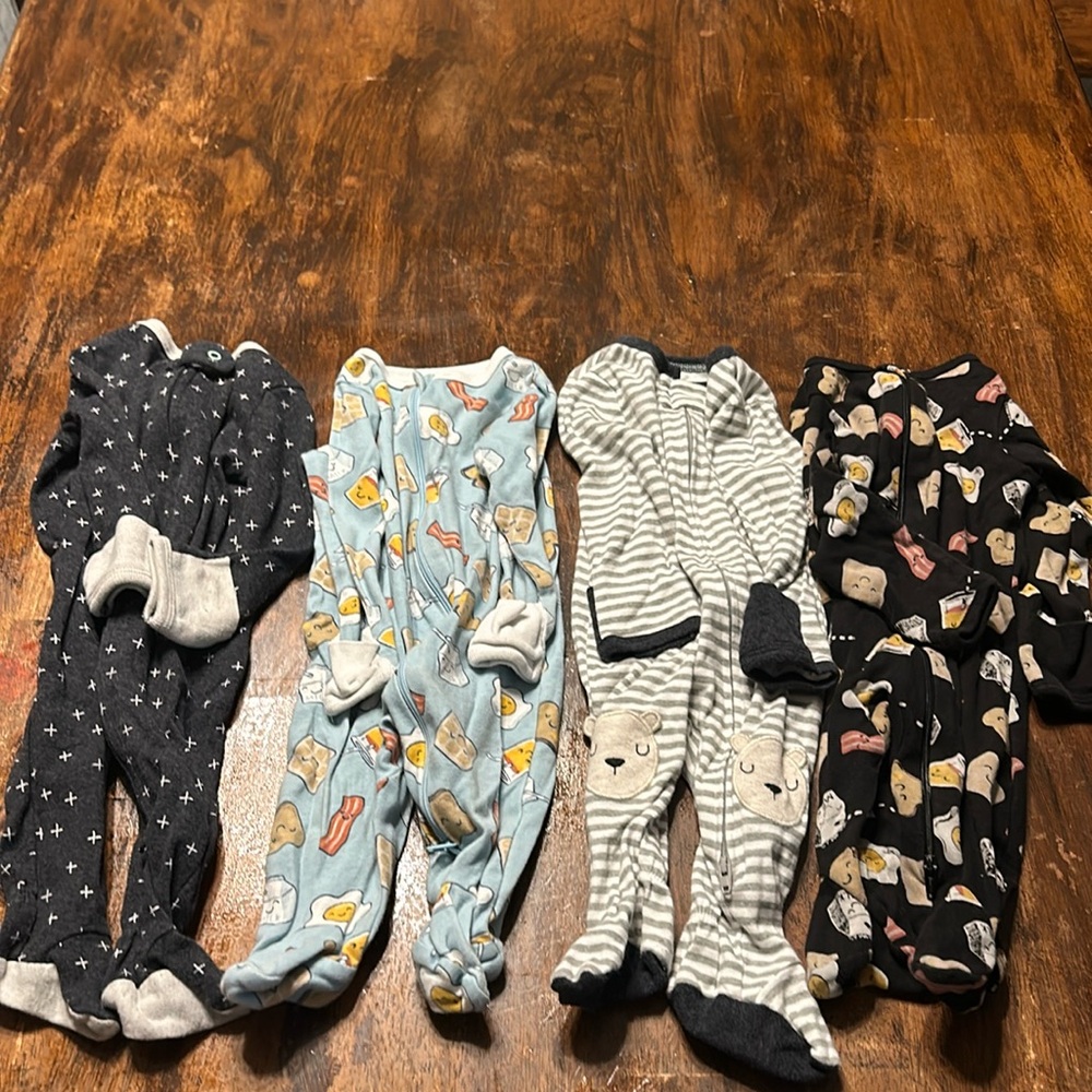 Lot of 4 0-3 months baby footie pjs